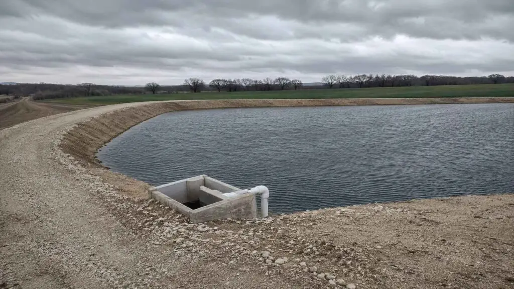 Large earthen wastewater storage reservoir at a Texas reuse facility with treated effluent stored during critical winter months when the irrigation site cannot accept full plant flow under 30 TAC 309.20 requirements